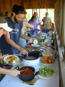 Mike-Tabor-Hosts-Potluck